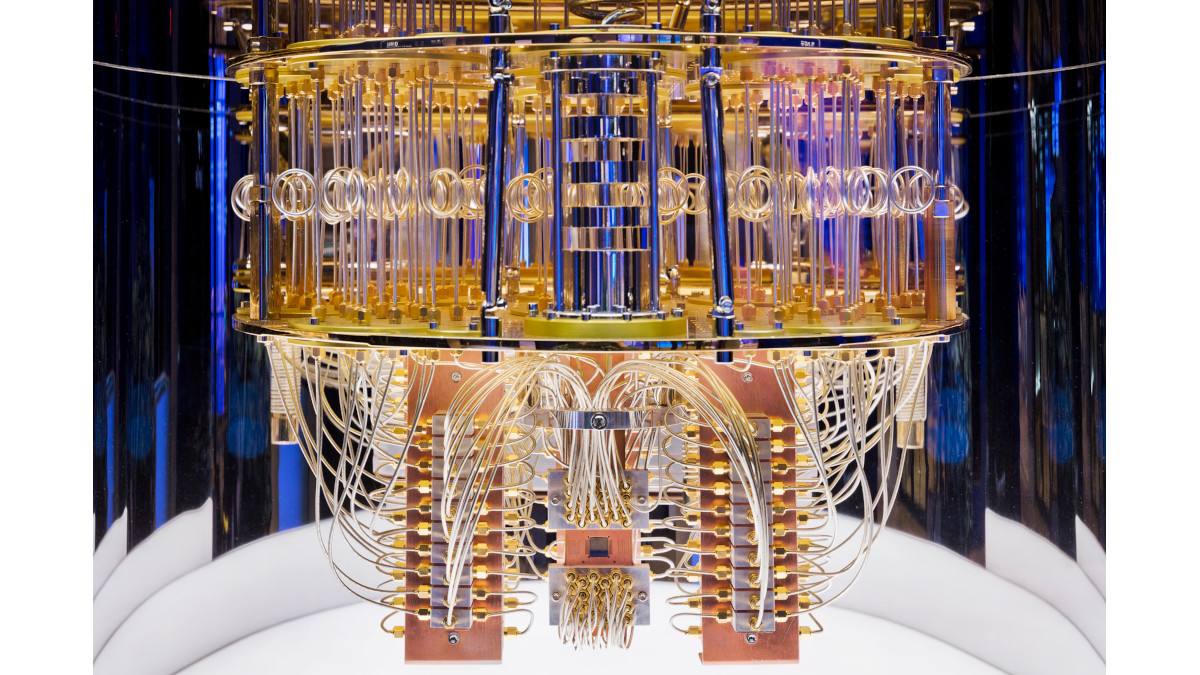 L'intérieur du système de calcul quantique d'IBM. Crédit : IBM Research